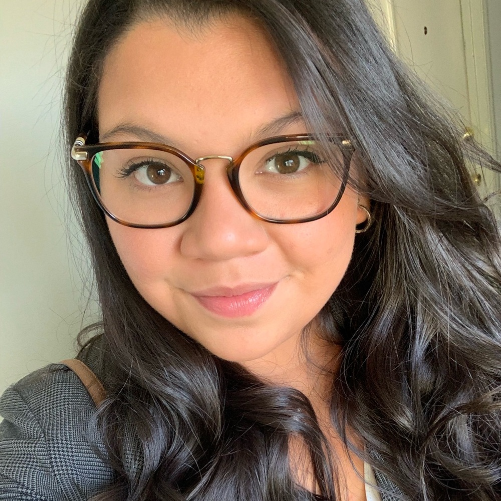Meet your Posher, Alejandra
